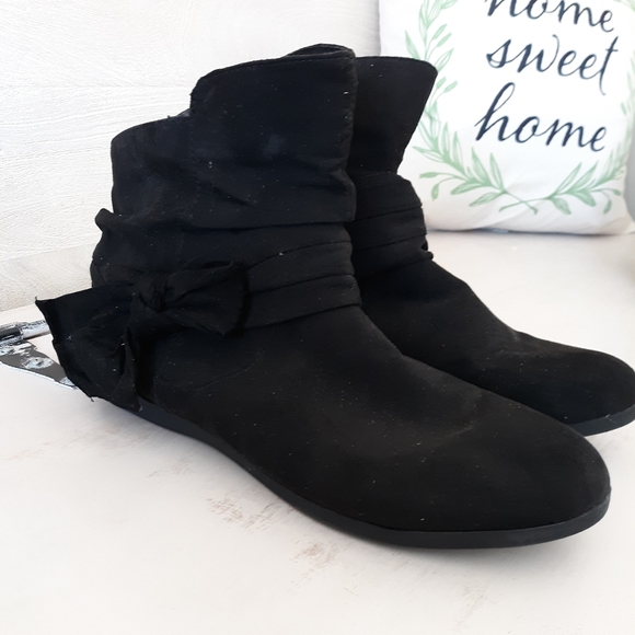 Shoes - Picture 3 of 3